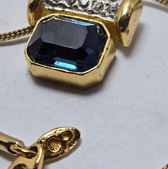 CP Branded Gold Tone Necklace With Large Blue Tone Stone Pendant 16" - Picture 10 of 11